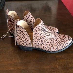 NWT ankle boots size 5